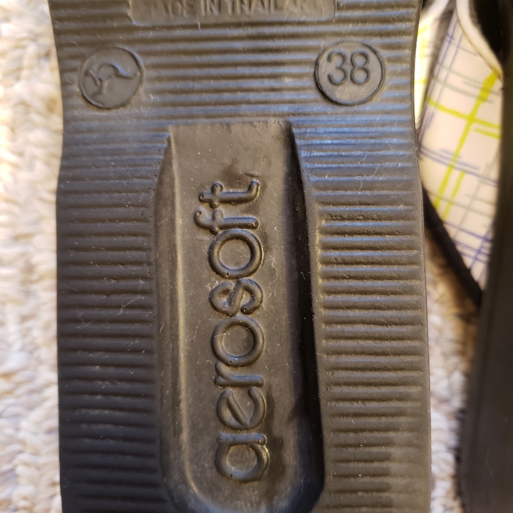 Sandals - Picture 3 of 4